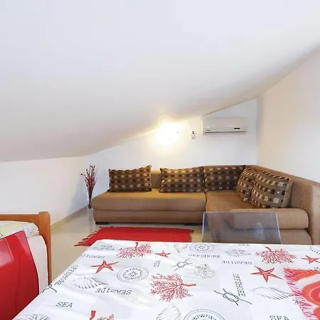 Oliver Apartment
